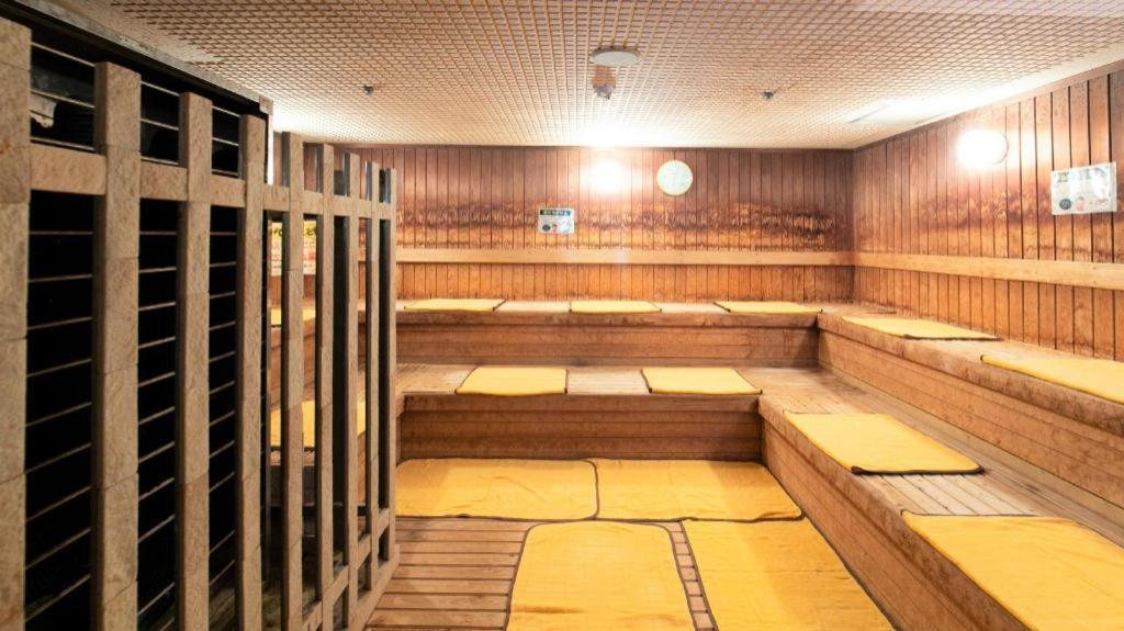 Ou Hotel Йонаго Екстериор снимка