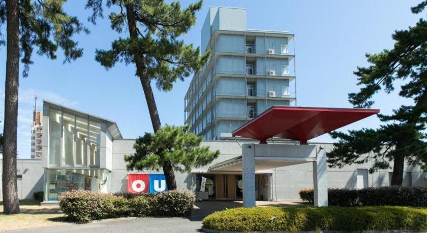 Ou Hotel Йонаго Екстериор снимка